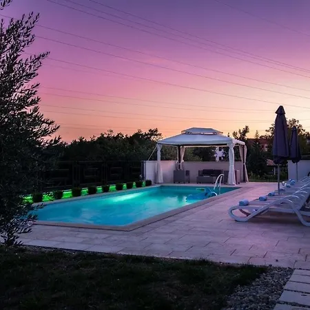 Sanchi Comfortable Holiday בית נופש לאבין